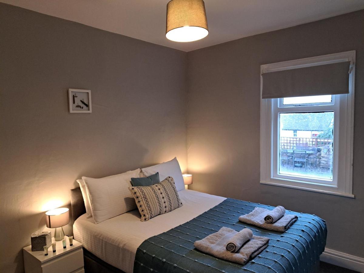 Llandudno Apartment, Quirky Pub With Tropical Beer Garden Exterior foto