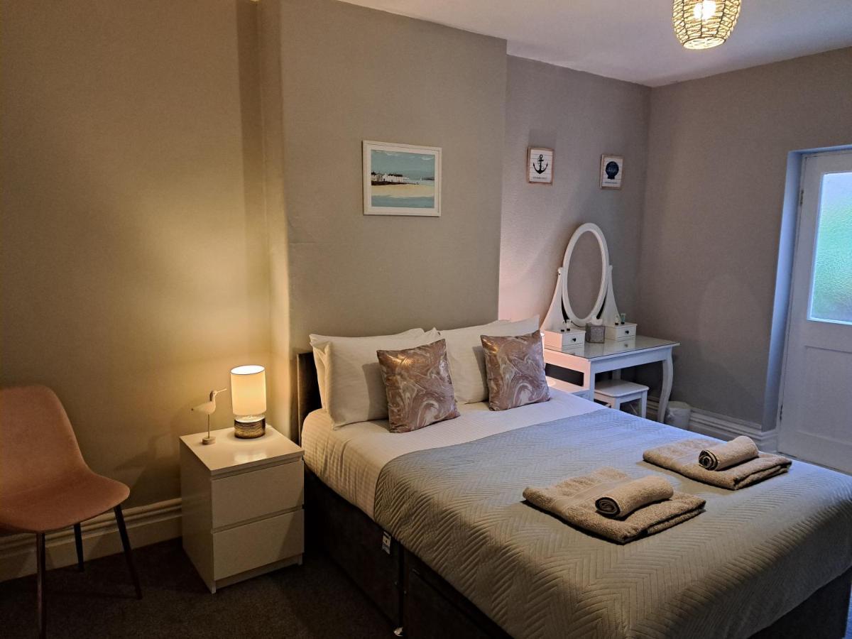 Llandudno Apartment, Quirky Pub With Tropical Beer Garden Exterior foto